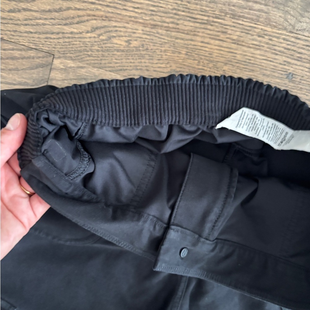 Lululemon Women's‎ Black Light Utilitech Cargo Pocket High Rise Crop Size 29 - Picture 10 of 12
